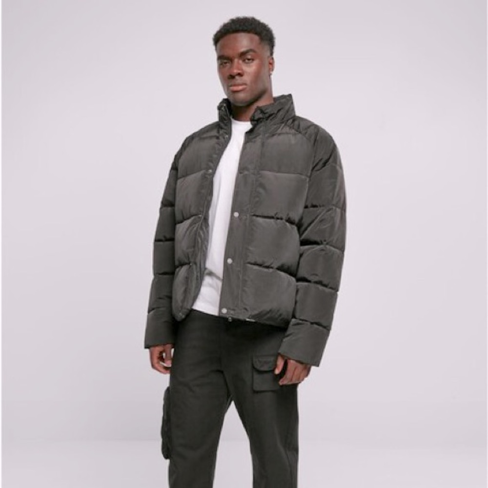 urban outfitters black puffer jacket | men’s m